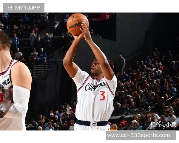 快船首发表现不佳替补发力保罗引领正负值逆转显实力