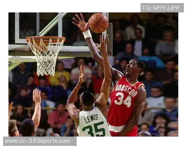 奥拉朱旺称赞文班独特投篮技巧难以防守旋转多样性令人惊叹