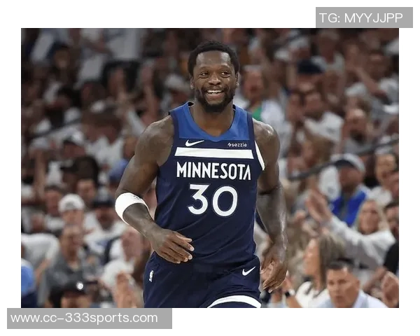 兰德尔上半场表现出色10投6中贡献15分3篮板3助攻数据全面